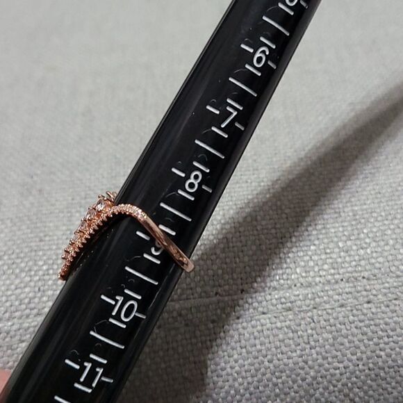 Rose gold v / wishbone shape ring - Picture 6 of 6